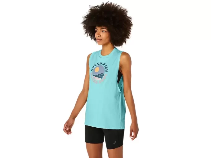 KVINNORS ASICS SUN IN THE SKY SLOGAN MUSCLE TEE KVINNORS ASICS SUN IN THE SKY SLOGAN MUSCLE TEE